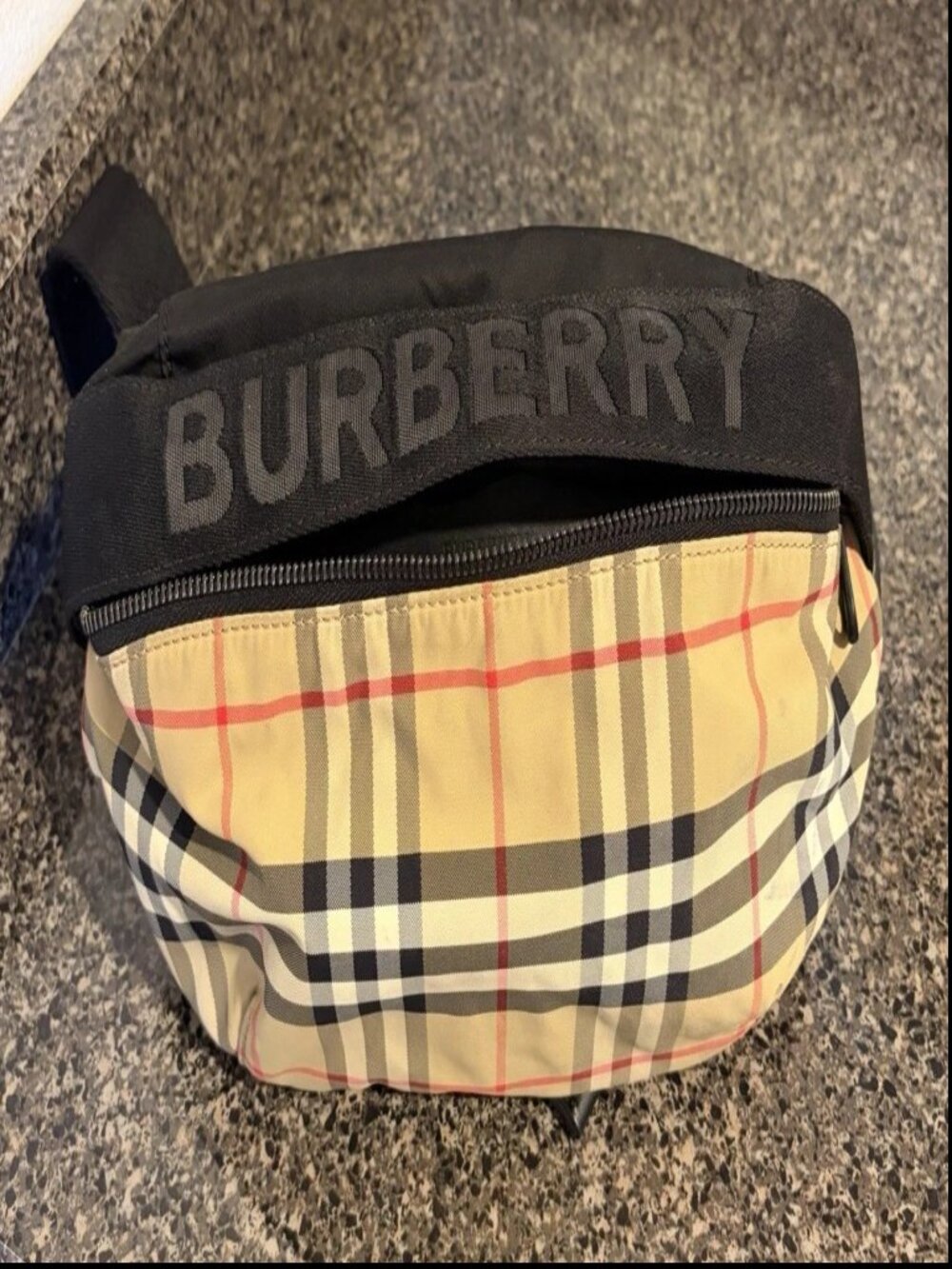 UNISEX~BURBERRY BUM/WAIST BAG~COMES WITH AUTHENTICATION CERTIFICATE